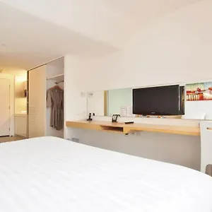 60-west.getmacauhotels.com/